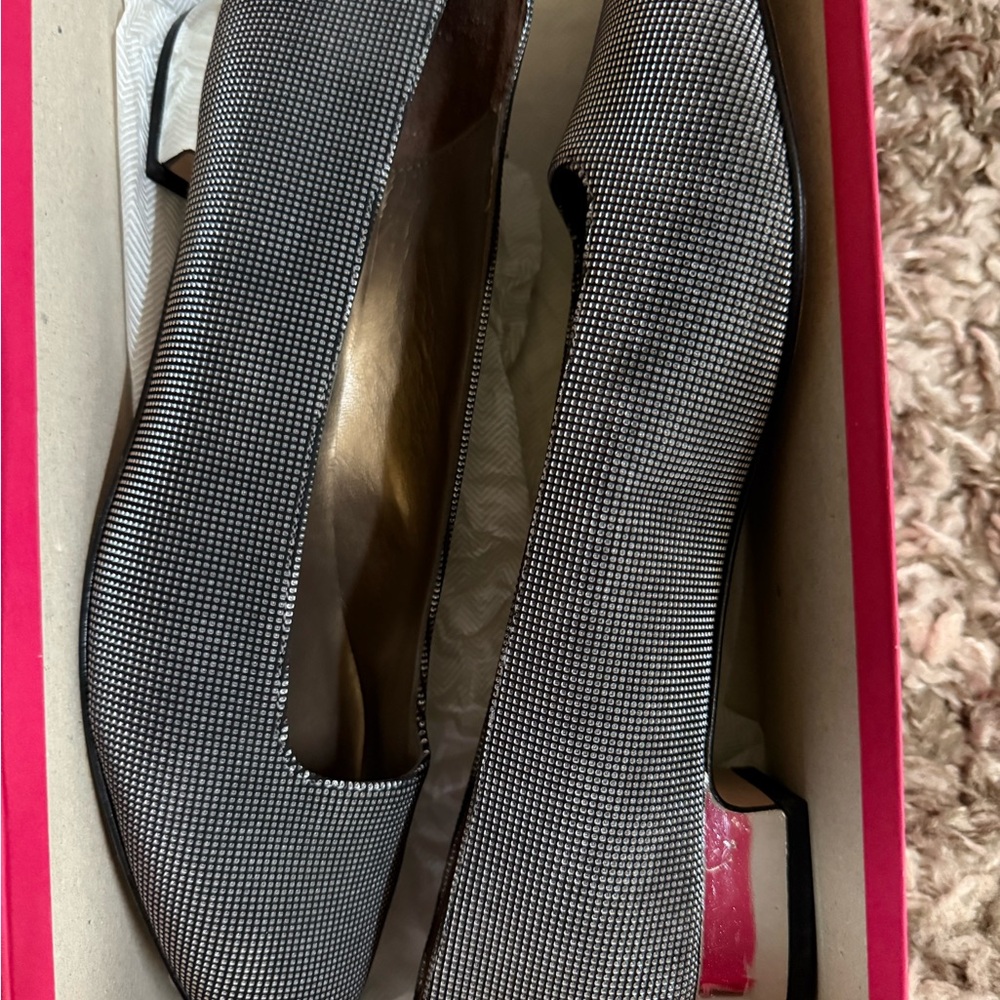 💰SALE Vintage Vaneli Shimmery Black and Silver Flats